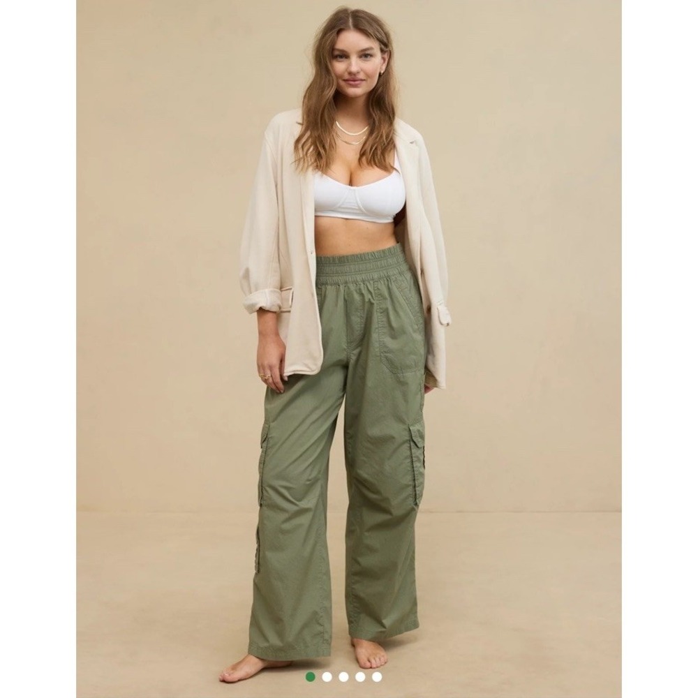 NWOT Aerie Easiest Cargo Pant in Olive Green Size Small